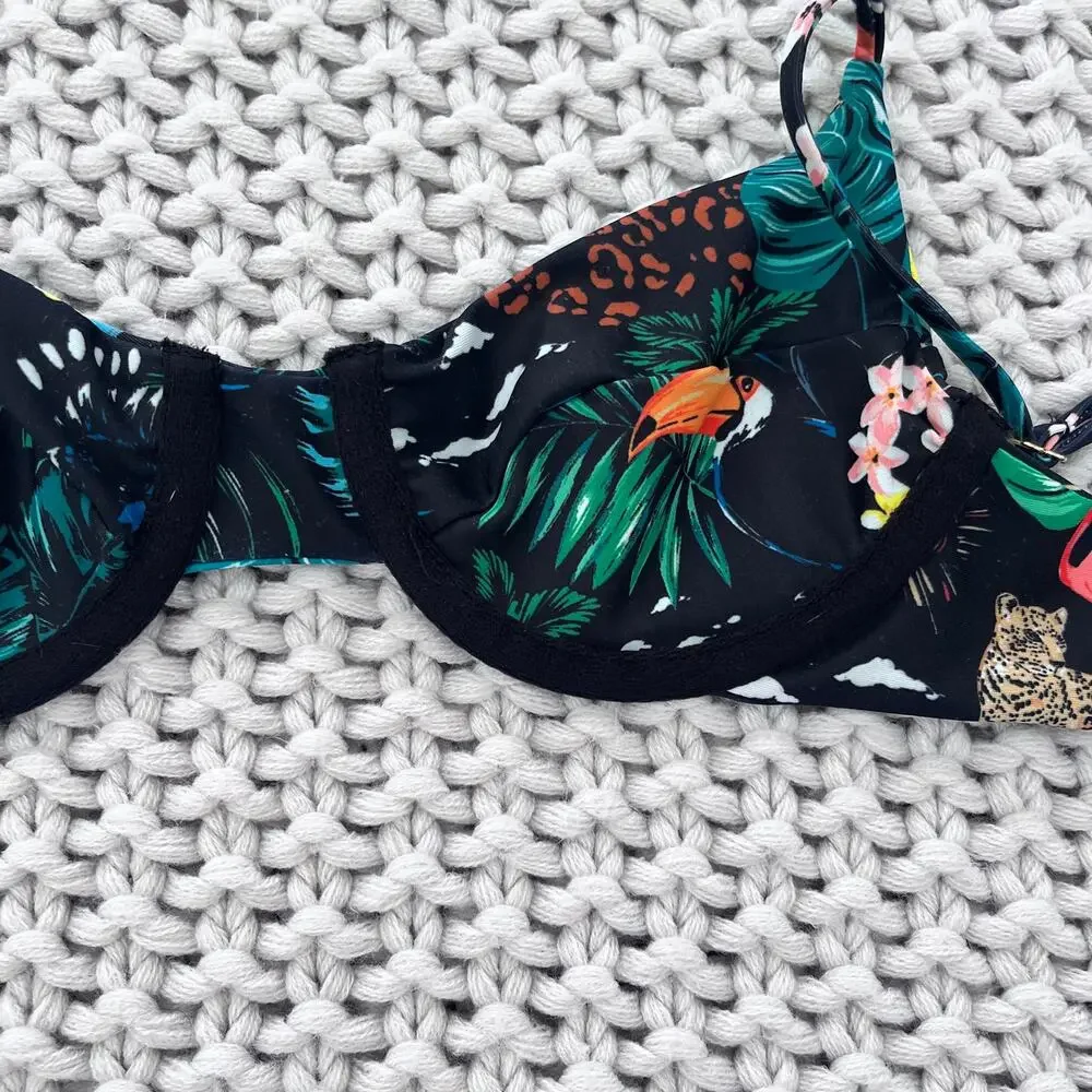 Skatie• ‘Kate’ Bikini Top in PARADISE